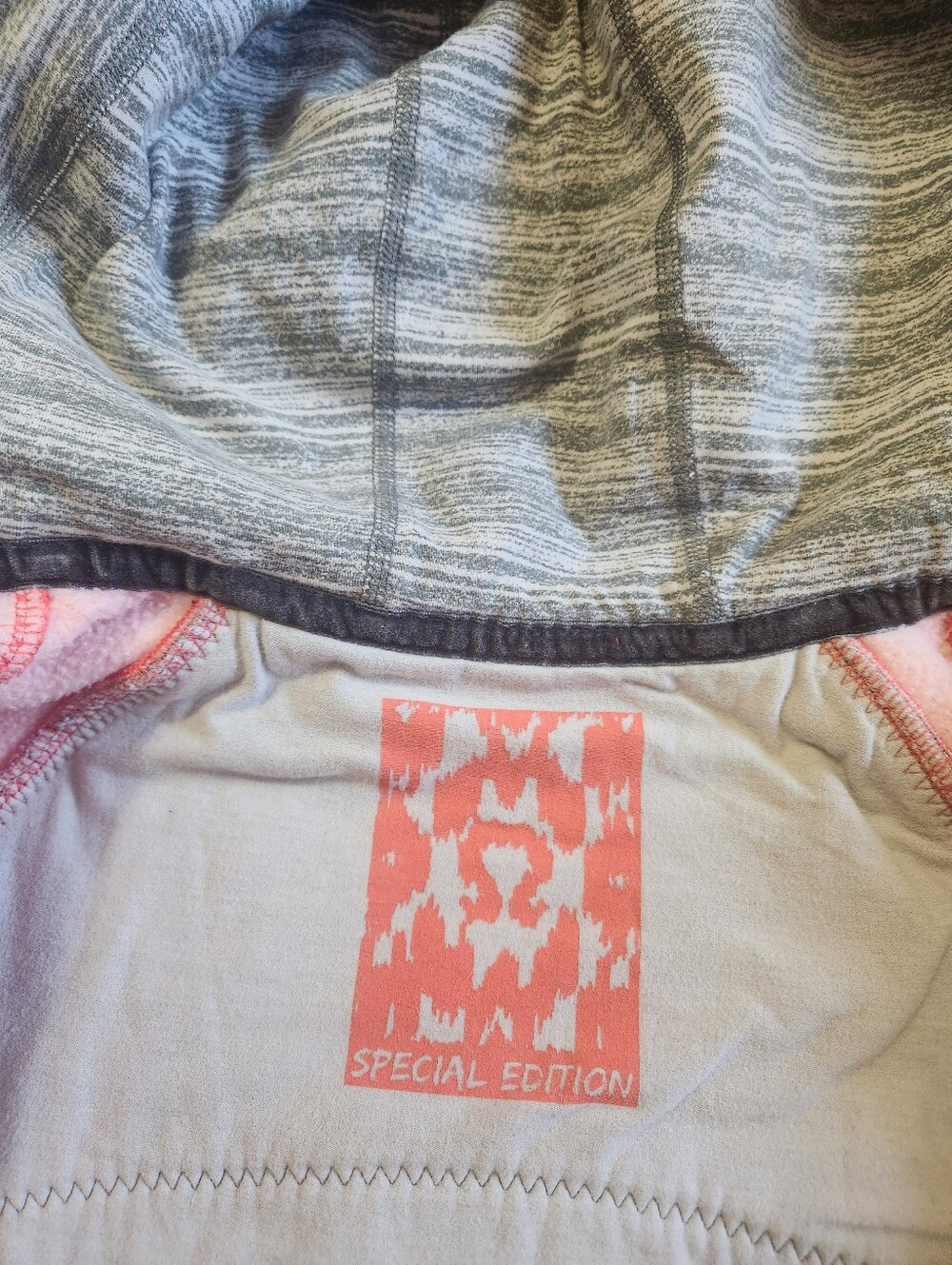 RARE Vintage Lululemon Special Edition "Travel" Scuba Hoodie Back Pocket Pink 8 - Picture 7 of 13